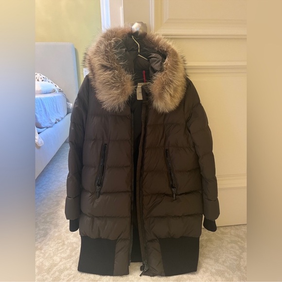 Moncler jacket with fur - Picture 1 of 4